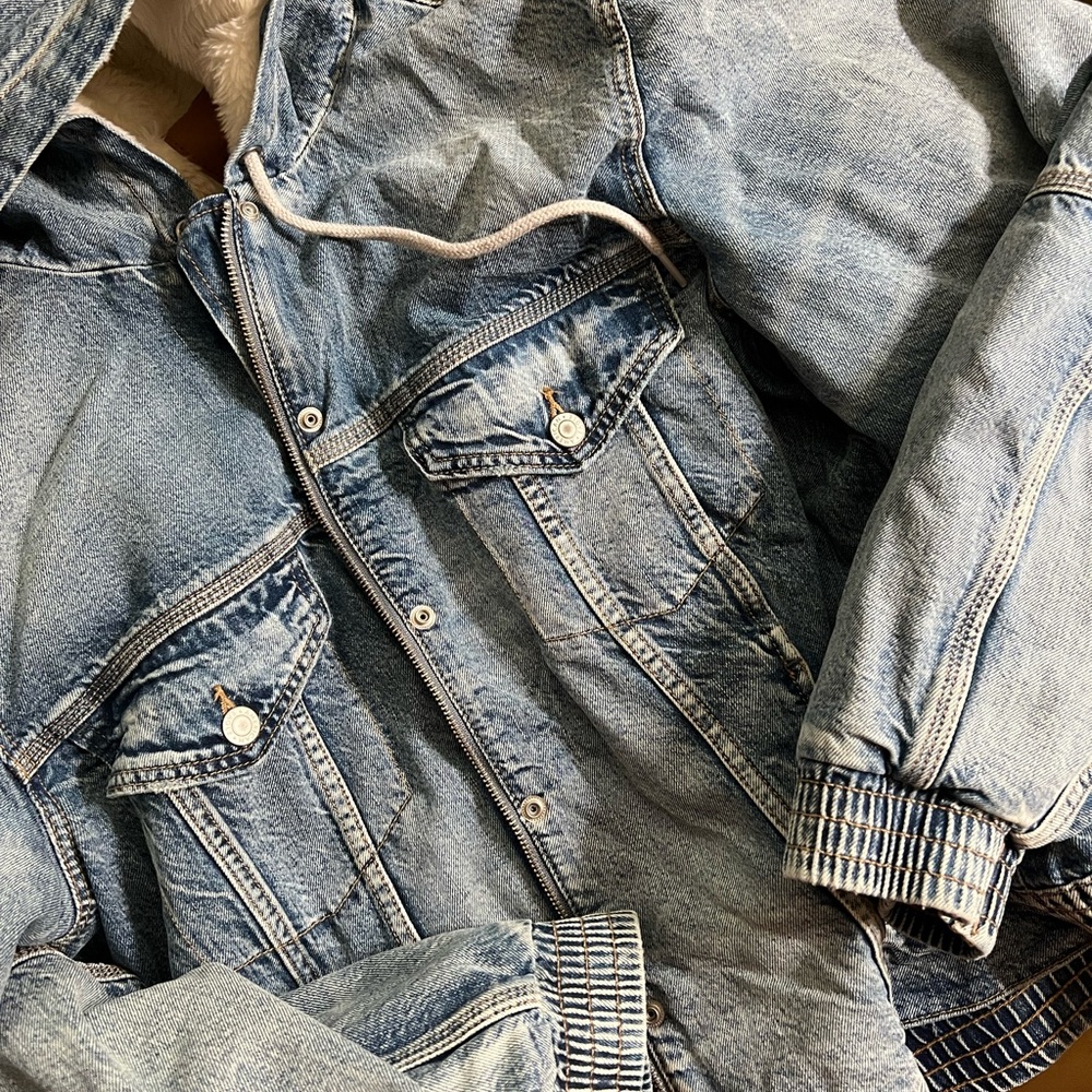 American Eagle jean jacket with Sherpa/fur